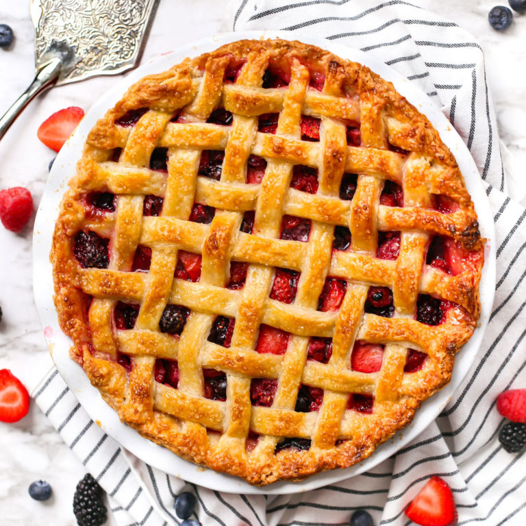 Mixed Berry Pie – Mess in the Kitchen